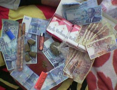 hadachi 3lach kankhadmo